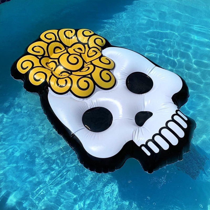 amika: skull pool float